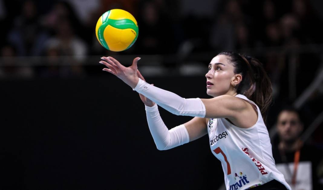 Fenerbahçe'den yılın transferi: Hande Baladın 4